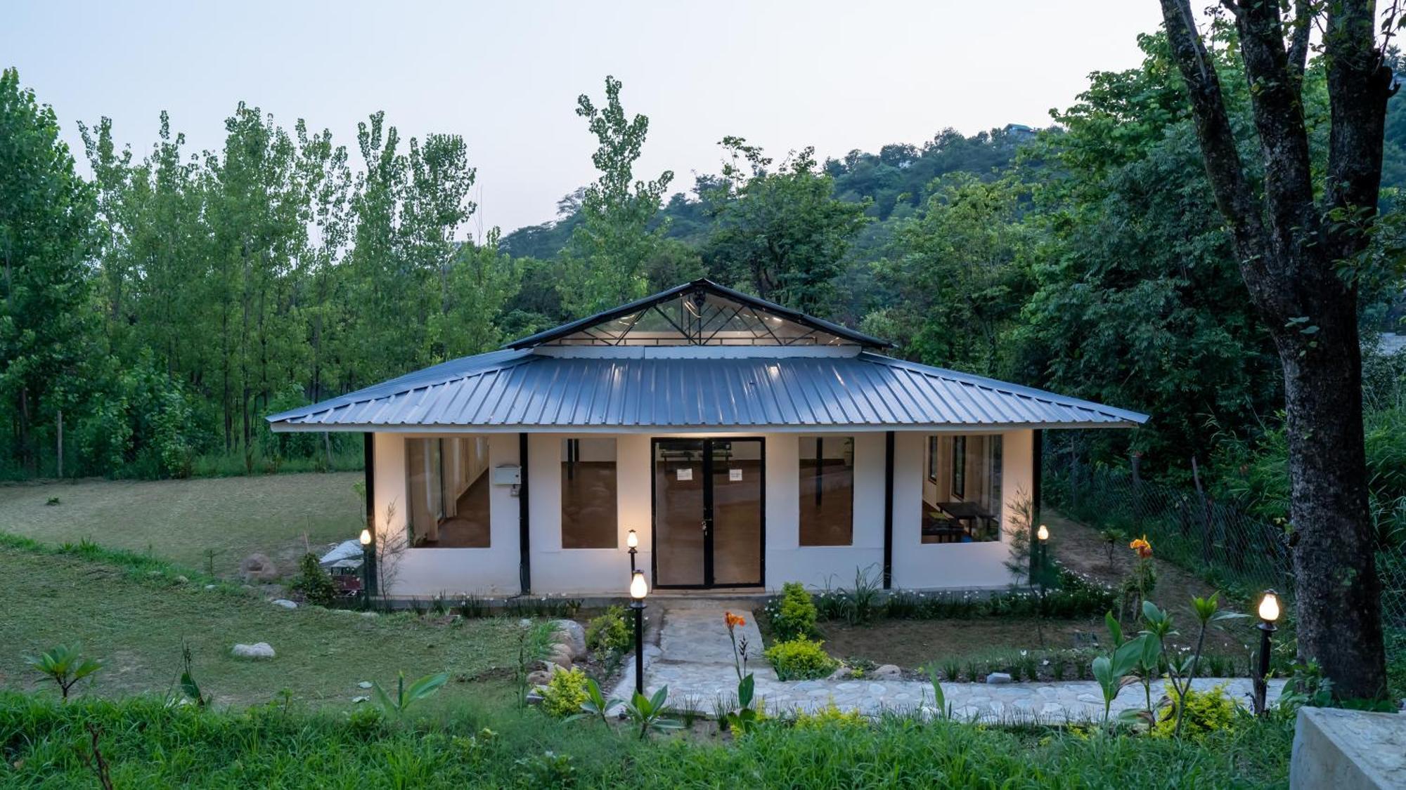Dev Bhoomi Farms&Cottages Dharamshala Exteriör bild
